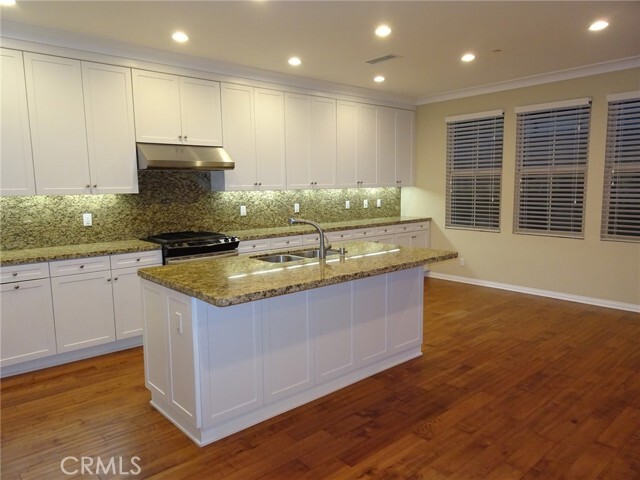 Building Photo - 108 Oasis
