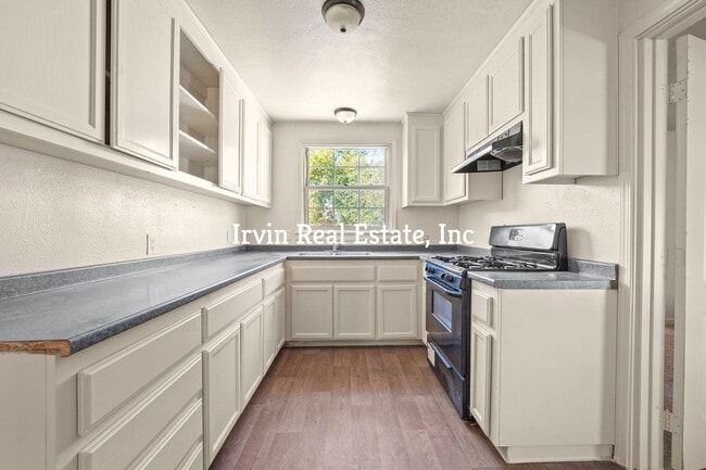 Building Photo - Nice 3 Bedroom PIttsburg with a big back yard