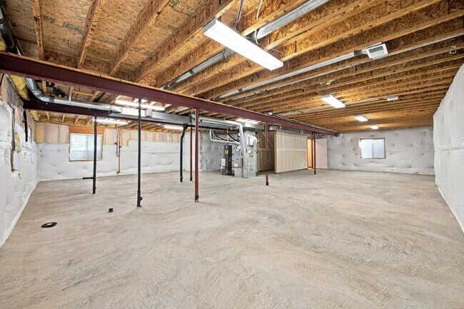 Building Photo - 1075 Yank St