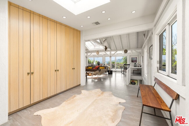 Building Photo - 20812 Hillside Dr