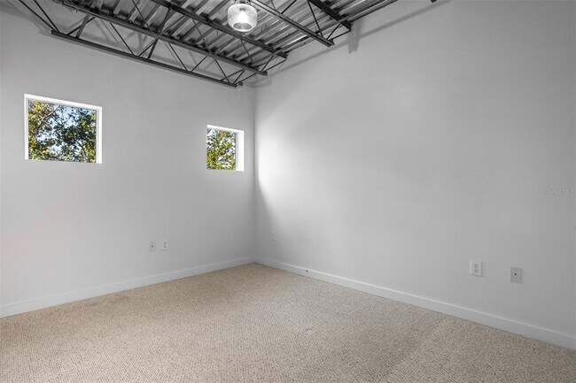 Building Photo - 5008 S MacDill Ave