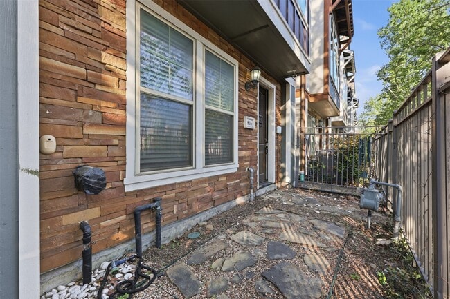 Building Photo - 1816 Dennis St