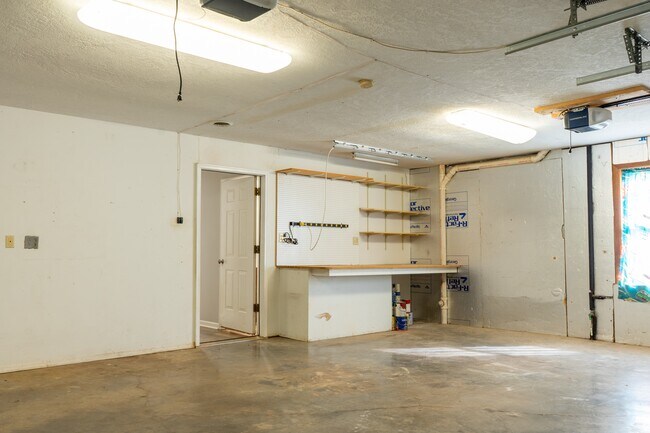 Building Photo - 4520 Ventura Dr