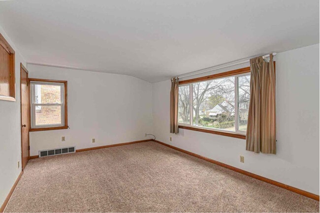 Building Photo - 154A N 79th St