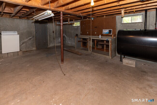 Building Photo - 10 Meadow Ln
