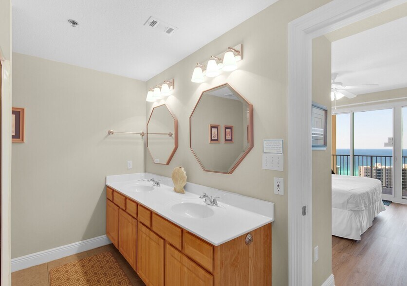 Master Bathroom - 122 Seascape Dr
