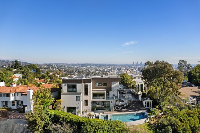 Building Photo - Prestigious Hollywood Hills Home for Rent