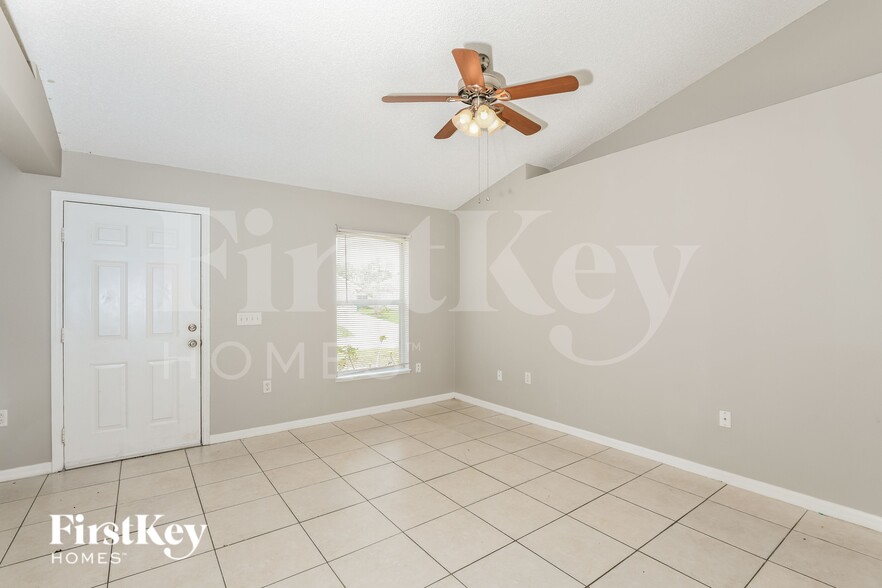 Building Photo - 681 Sauders Rd SE