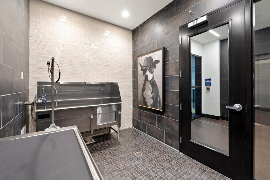 Building Photo - 3578 Rambla Pl