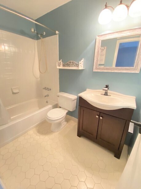 Building Photo - 1404 Sara Cir