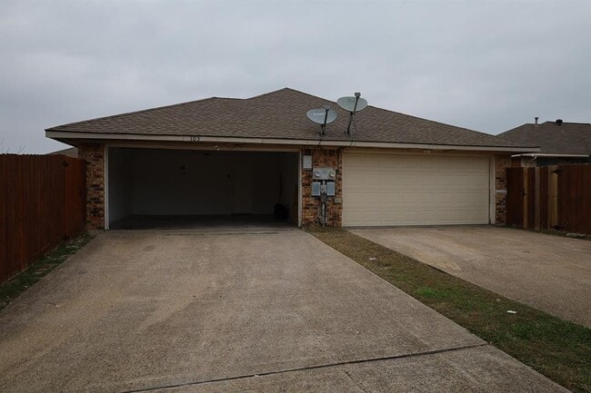 Building Photo - 707 Inglewood Trail