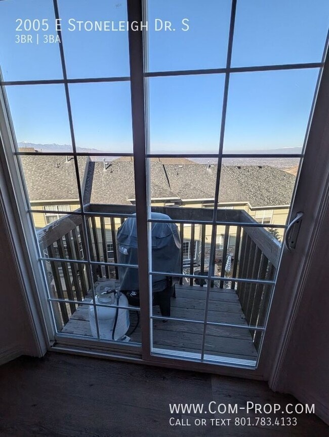 Building Photo - 2005 Stoneleigh Dr S