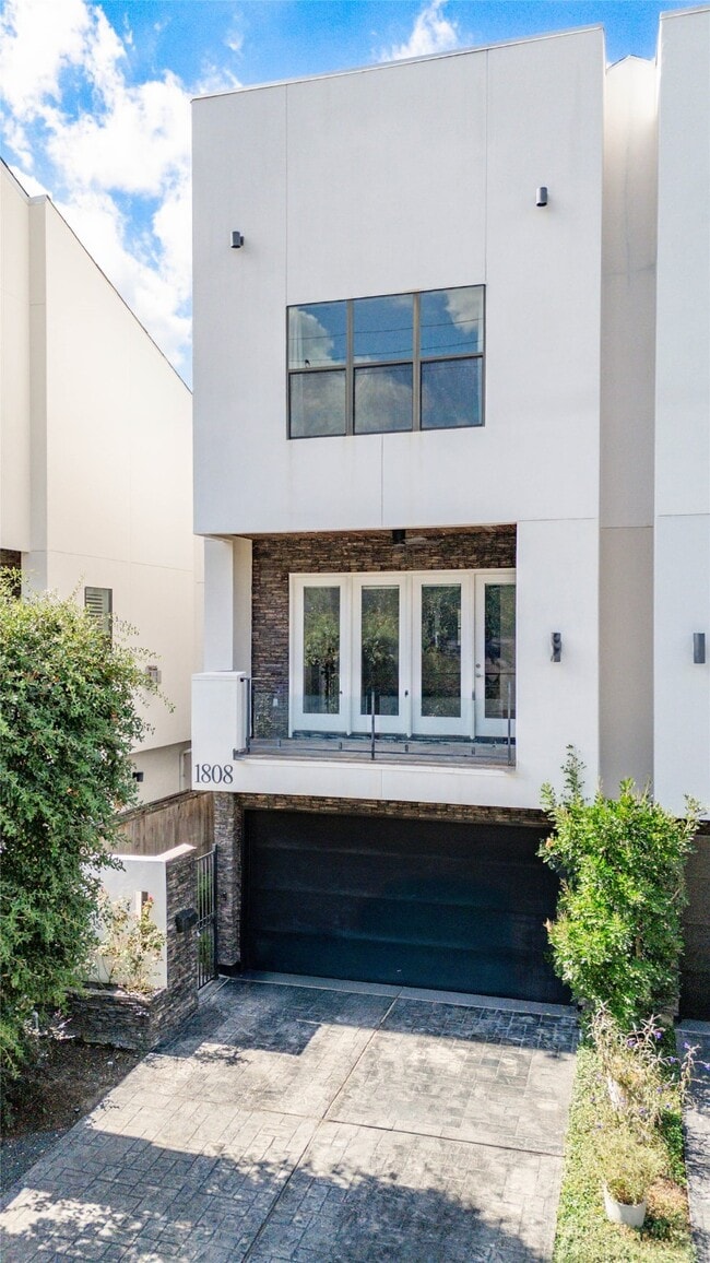 Building Photo - 1808 Ridgewood St