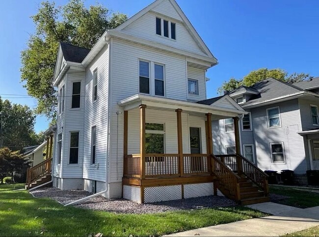 Building Photo - 511 Douglas St