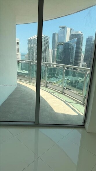 Building Photo - 350 S Miami Ave