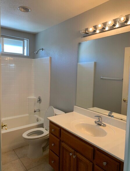 Building Photo - 121 Gold Rush Ct