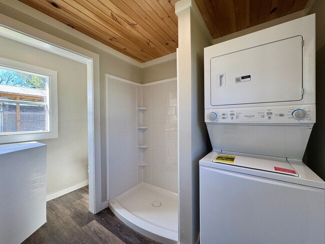 Building Photo - Studio in West Batesville