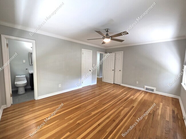 Building Photo - 2233 Leafmore Dr