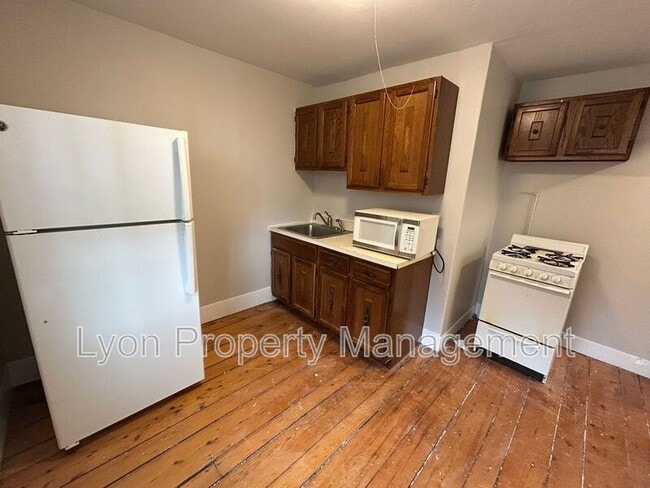 Building Photo - 44 7th St