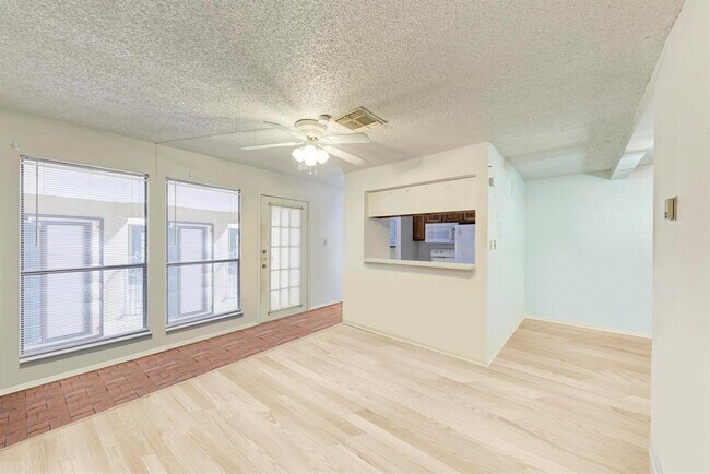 Building Photo - 2110 Rio Grande St