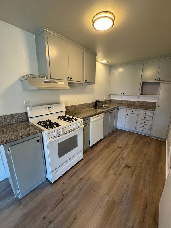 Building Photo - 1320 Heron Ave