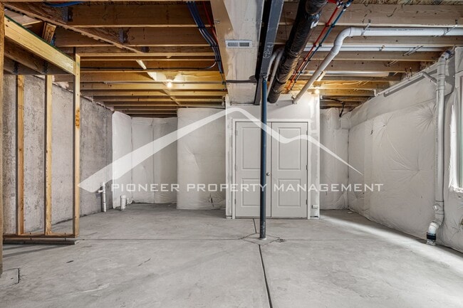 Building Photo - 8485 Redpoint Way