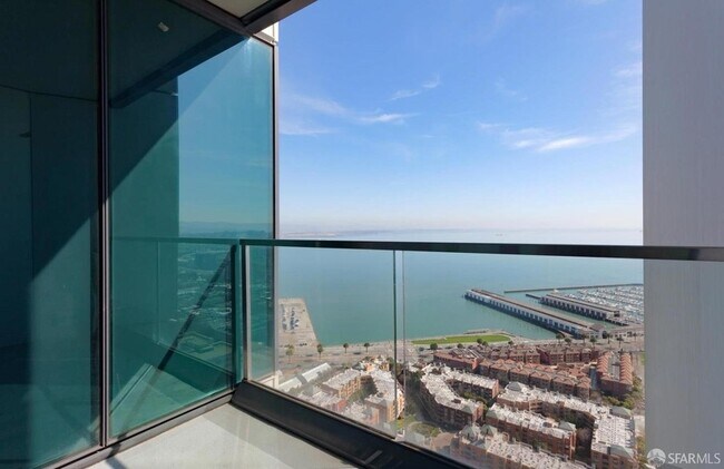 Building Photo - 425 1st St