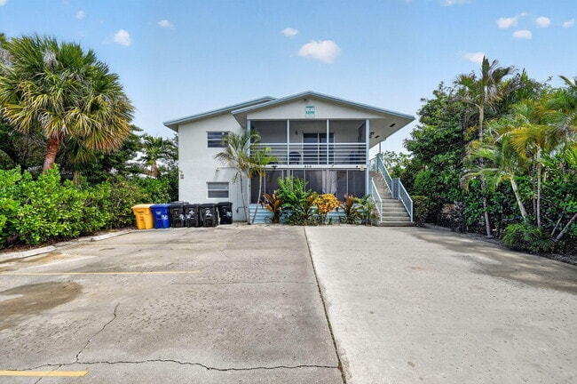 Building Photo - 310 S J St