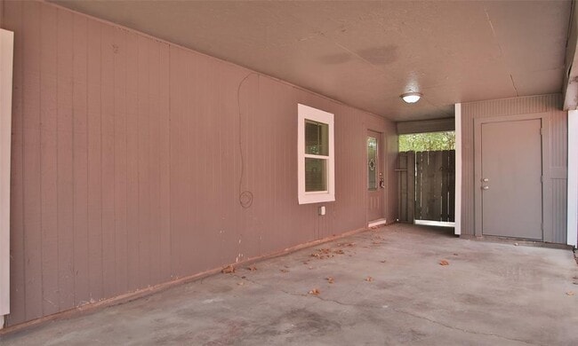 Building Photo - 4826 Larkspur St