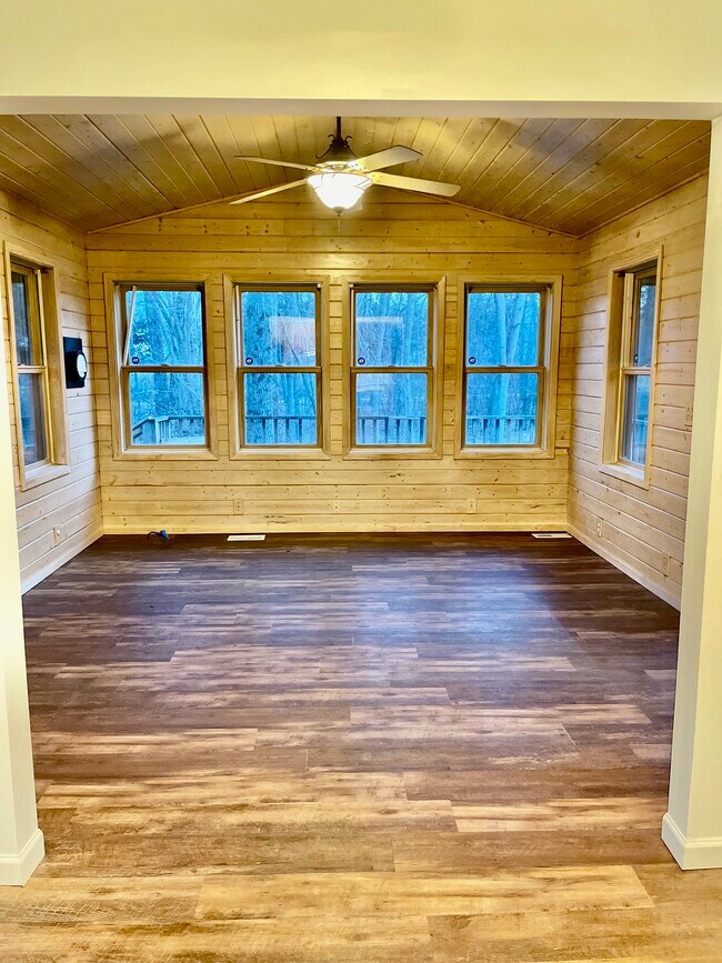 Building Photo - 5345 Wedgewood Dr