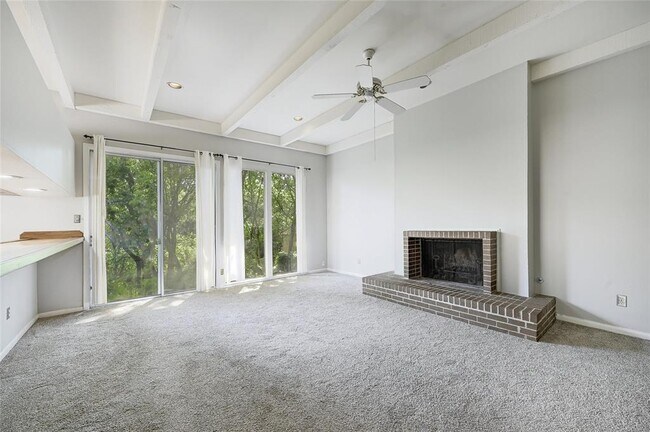 Building Photo - 6305 Shadow Valley Dr