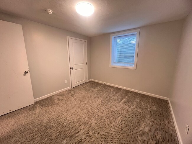 Building Photo - Four Bedroom Duplex in Jenison!