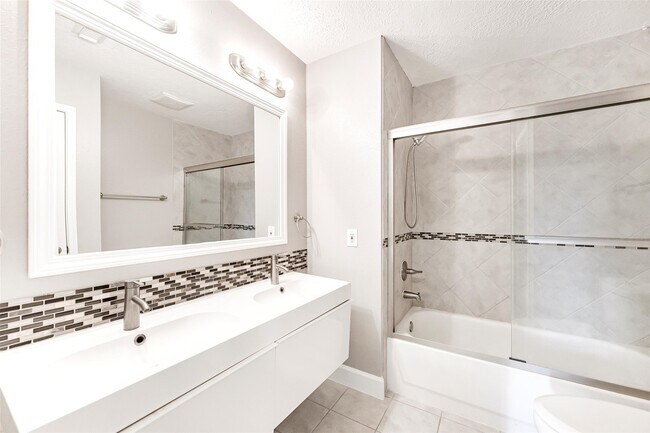 Building Photo - 7015 Yardley Dr