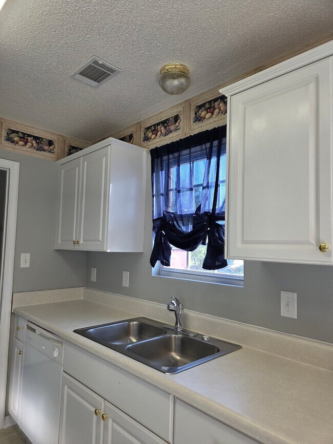 Building Photo - 4412 Hatteras Dr