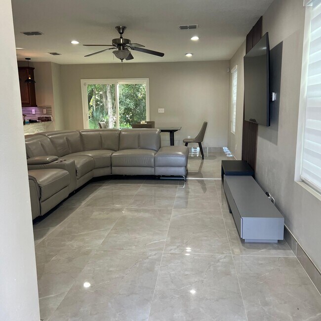 Entrance Interior View - 4252 Adirolf Rd