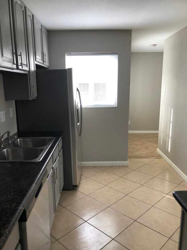 Building Photo - 911 Zion St