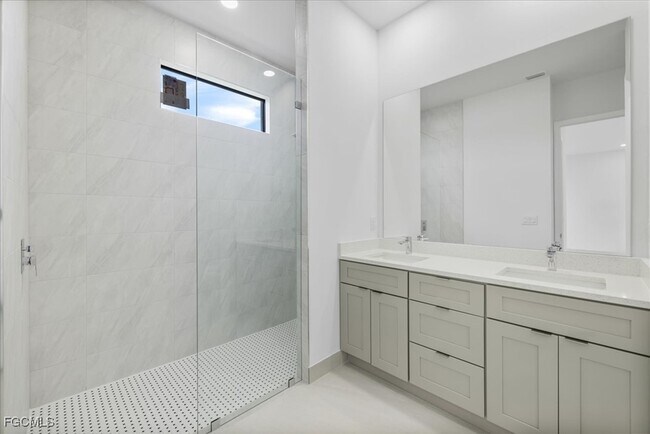 Building Photo - 4333 NW 33rd Ln