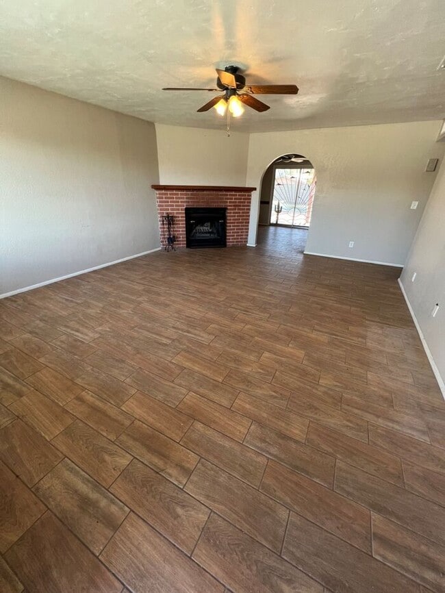 Building Photo - HOUSE FORE RENT