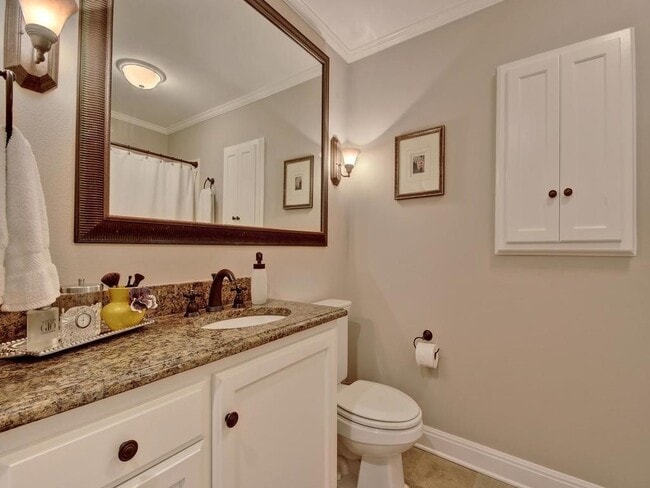 Building Photo - 2203 Sunny Slope Dr
