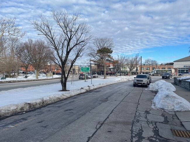 Building Photo - Top level apartment with city and water views in Watertown Square