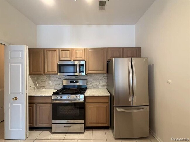 Building Photo - 2710 S Knightsbridge Cir
