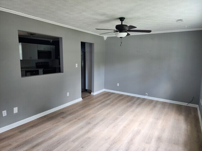 Building Photo - 906 Harpersville Rd