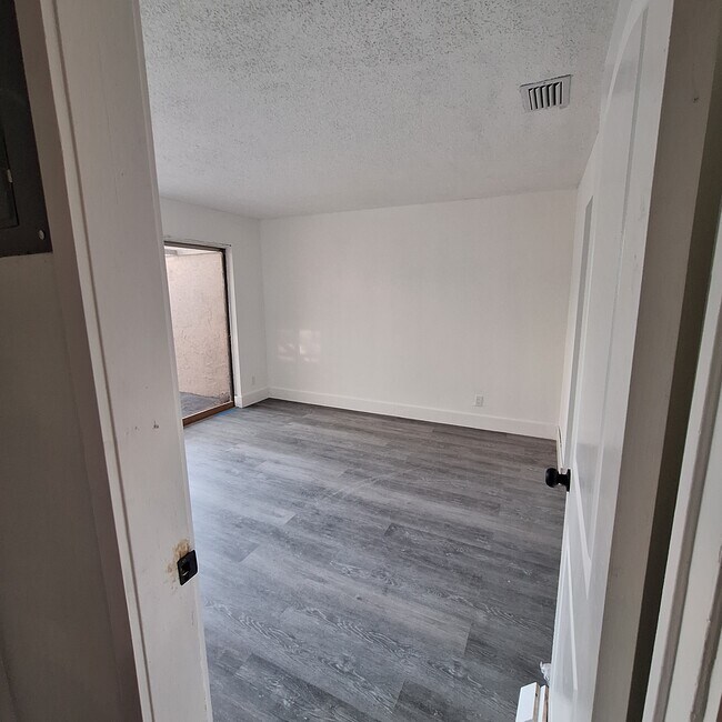 Building Photo - 7344 SW 8th Ct