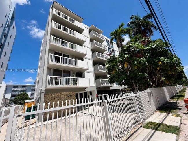 Building Photo - 1670 Bay Rd