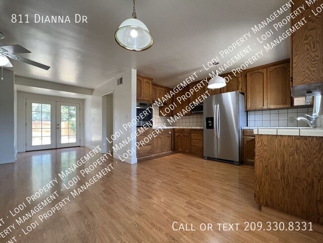 Building Photo - 811 Dianna Dr