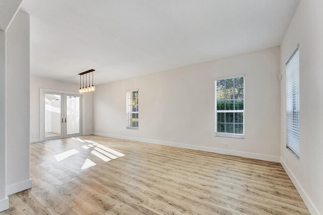 Building Photo - 406 NW 25th Ave