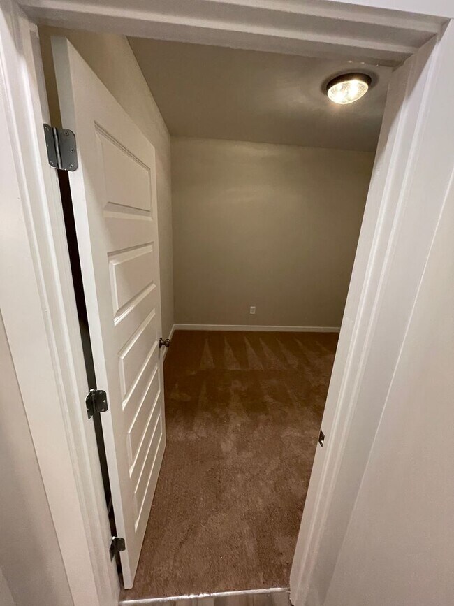 Building Photo - Home for Rent in Oak Grove, AL!!! Available to View with 48 Hour Notice!!!