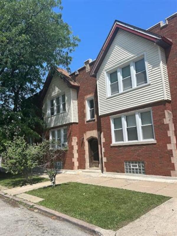 Building Photo - 1240 W 90th St