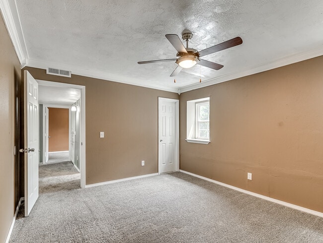 Building Photo - 7704 Brookside Dr