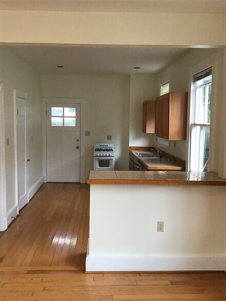 Kitchen - 5714 Willow St